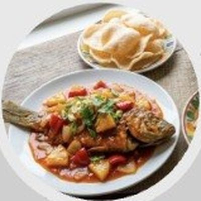 Ikan asem manis dengan capcay dan kerupuk